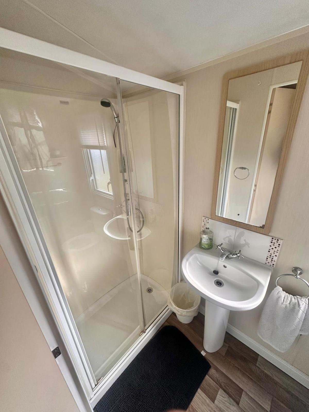 Two Bedroom Willerby Parkhome In Uddingston, Glasgow Esterno foto
