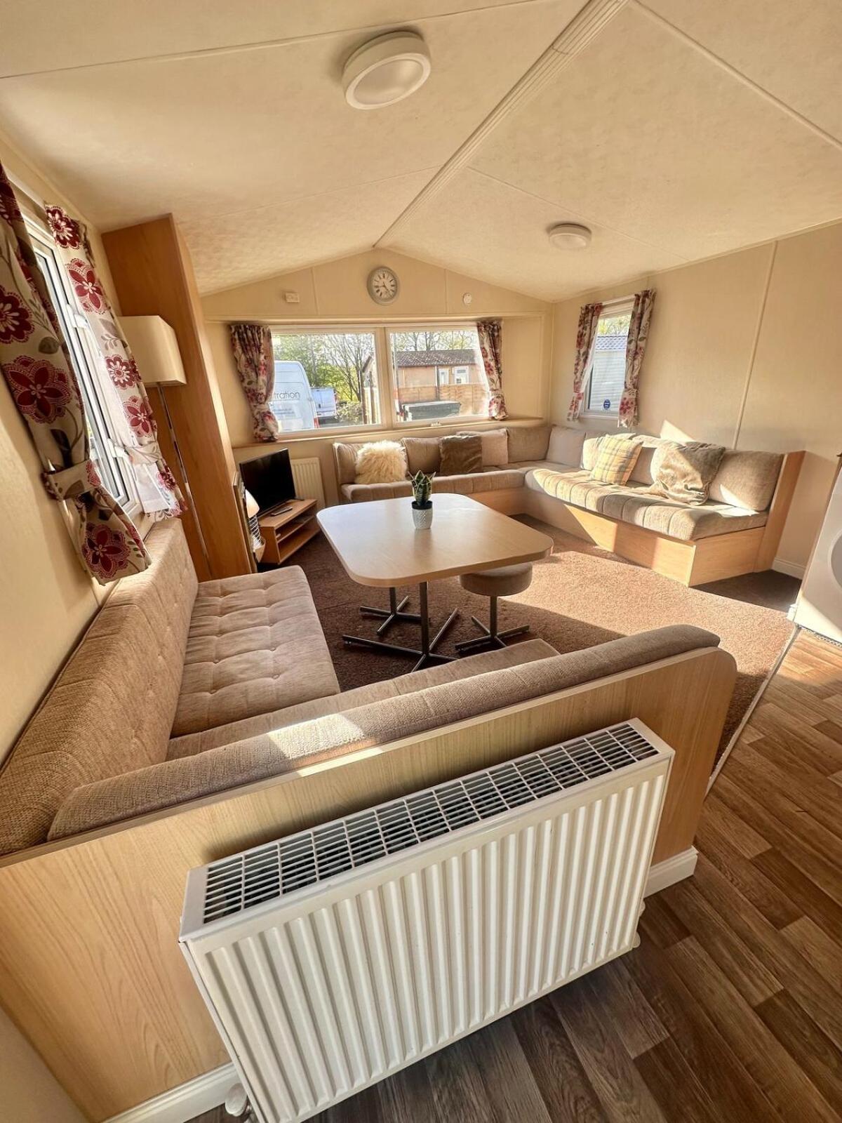 Two Bedroom Willerby Parkhome In Uddingston, Glasgow Esterno foto
